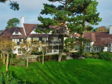 Villa located near the Royal Zoute Golf