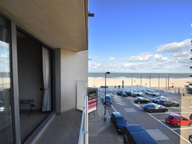Appartement à rénover avec vue latérale sur la mer