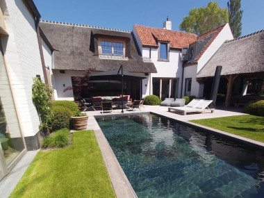 Sublime villa jumelée rénovée avec piscine extérieure