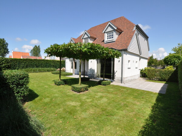 residential garden garage