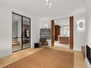 Villa jumelée rénovée avec garage et allée spacieuse
