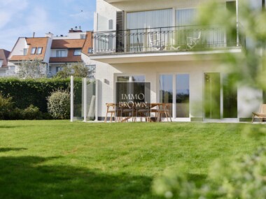 Corner flat garden villa residence