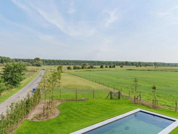 Nieuwbouw zwembad open zichten