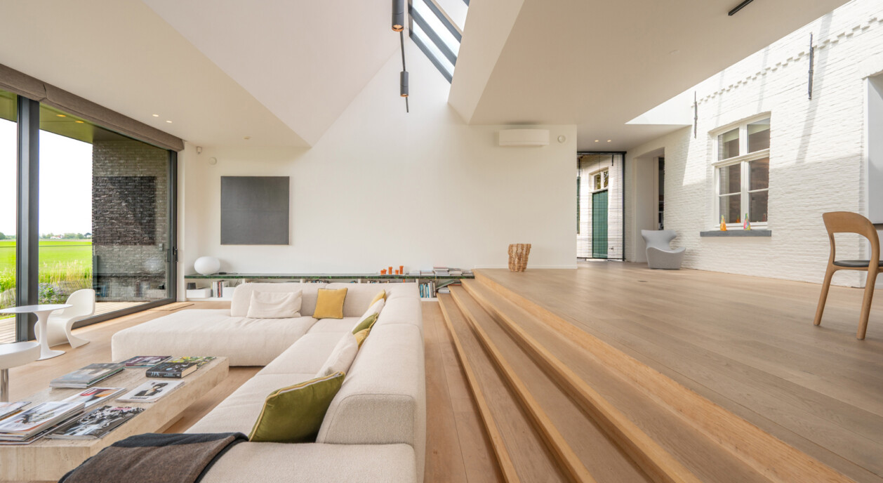gerenoveerde-hoeve-zwembad-zicht-op-velden-polderlandschap-7012171-202605161057-15