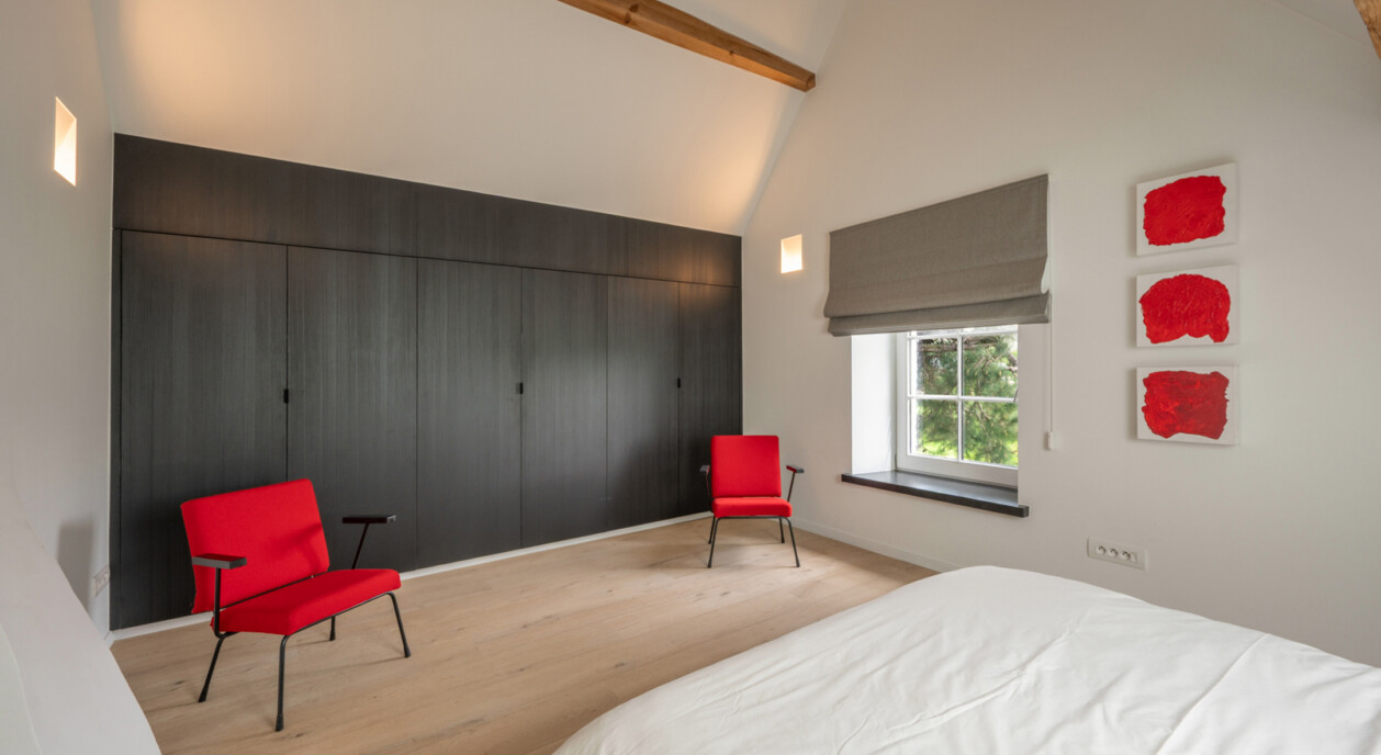 gerenoveerde-hoeve-zwembad-zicht-op-velden-polderlandschap-7012171-202605161057-18