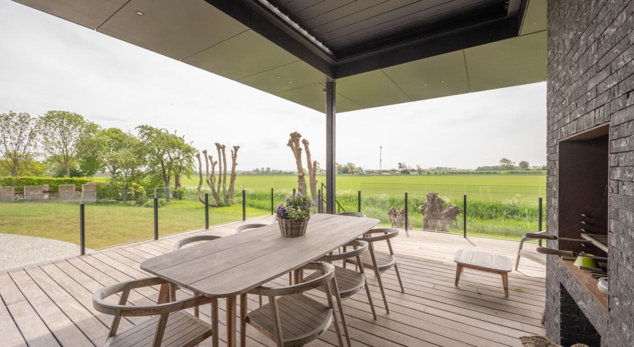 gerenoveerde-hoeve-zwembad-zicht-op-velden-polderlandschap-7012171-202605161057-26
