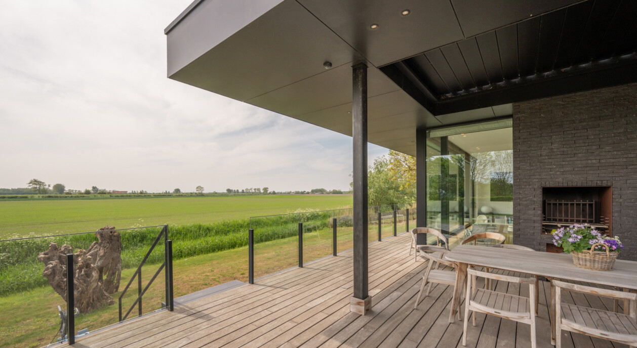 gerenoveerde-hoeve-zwembad-zicht-op-velden-polderlandschap-7012171-202605161057-27