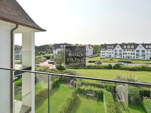 Frontal sea view with terraces, also facing the hinterland