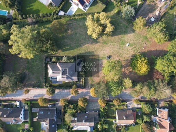 Quiet building plot lot 8