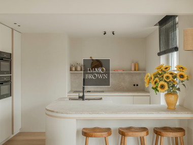 Appartement d’angle rénové dans un domaine fermé