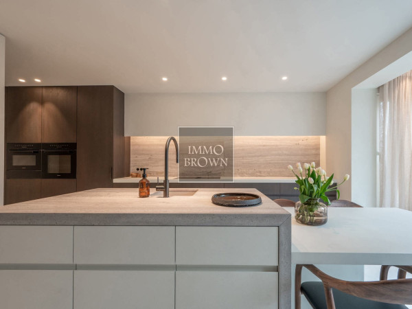 Fully renovated luxury 147 m² apartment