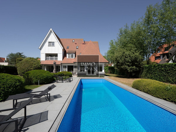 Elegant New England-Style with swimmingpool