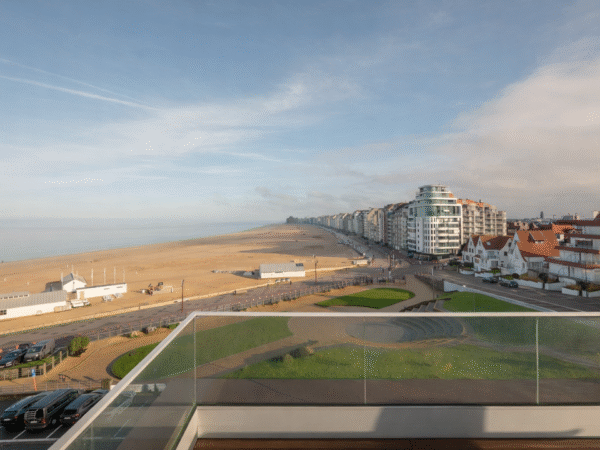 Vue imprenable avec grandes terrasses et vue mer frontale