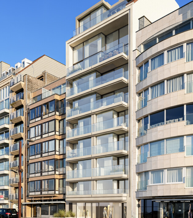 Vastgoed aan de Zeedijk in Knokke – appartementsgebouw met terrassen en zeezicht