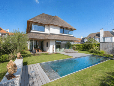 Nouvelle construction piscine jardin orienté sud