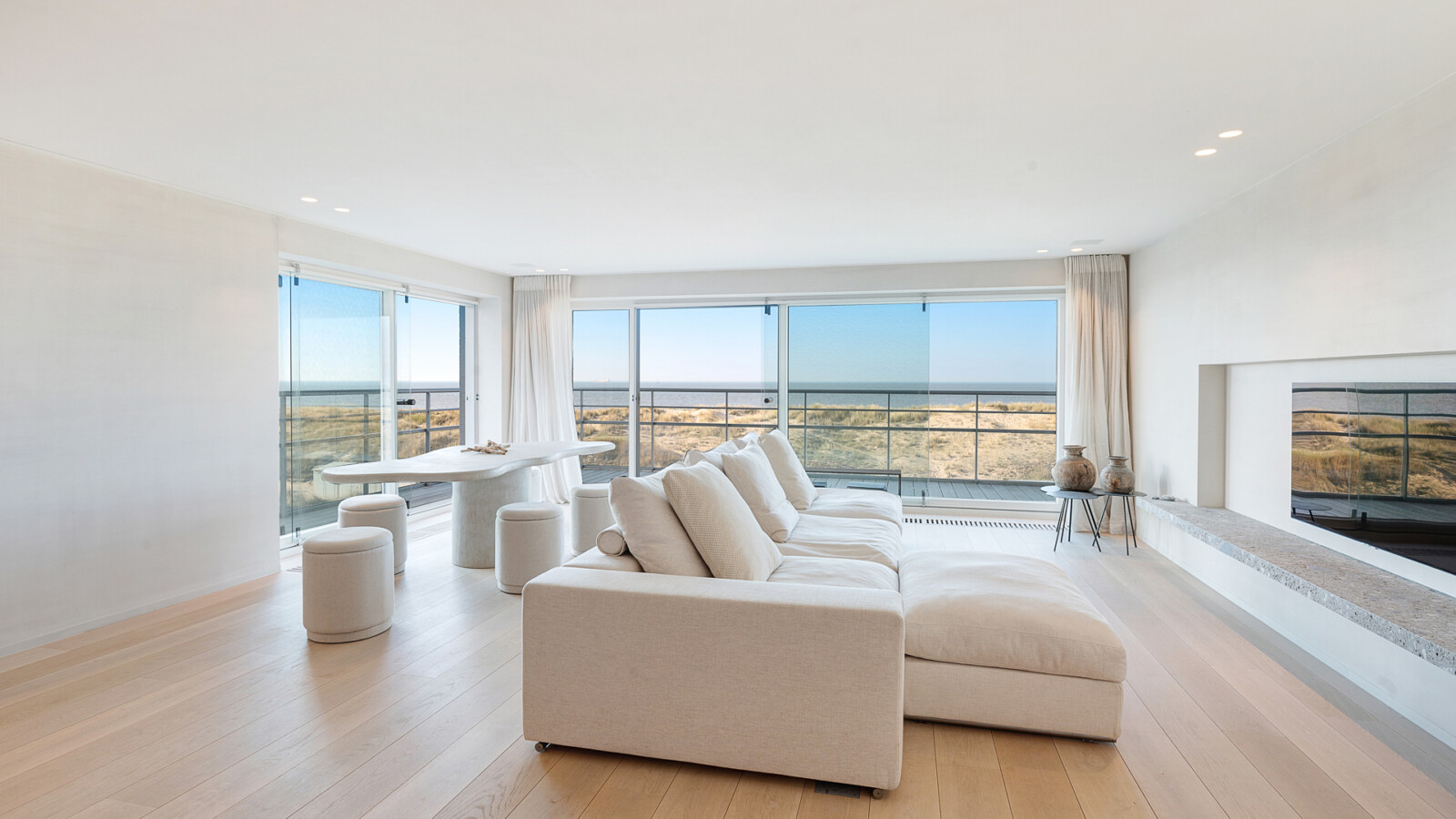 Appartement te koop op de Wandeldijk in Knokke met zeezicht, instapklaar, terrassen voor en achter