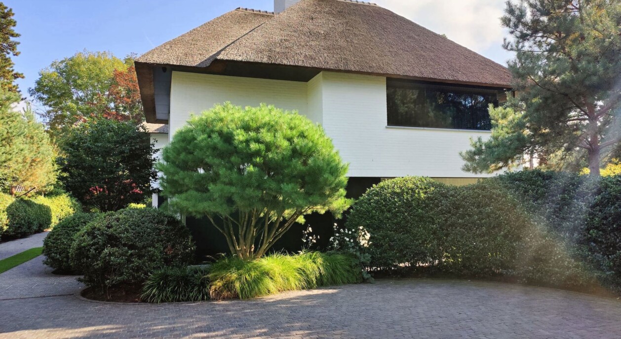 uitzonderlijke-afwerking-rustig-aangelegde-tuin-zwembad-7646762-202605081134-1