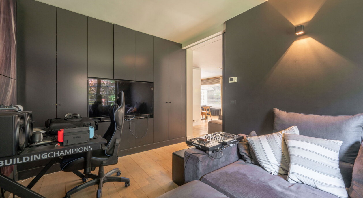 zuid-gerichte-tuin-zwembad-7671892-202607071110-10