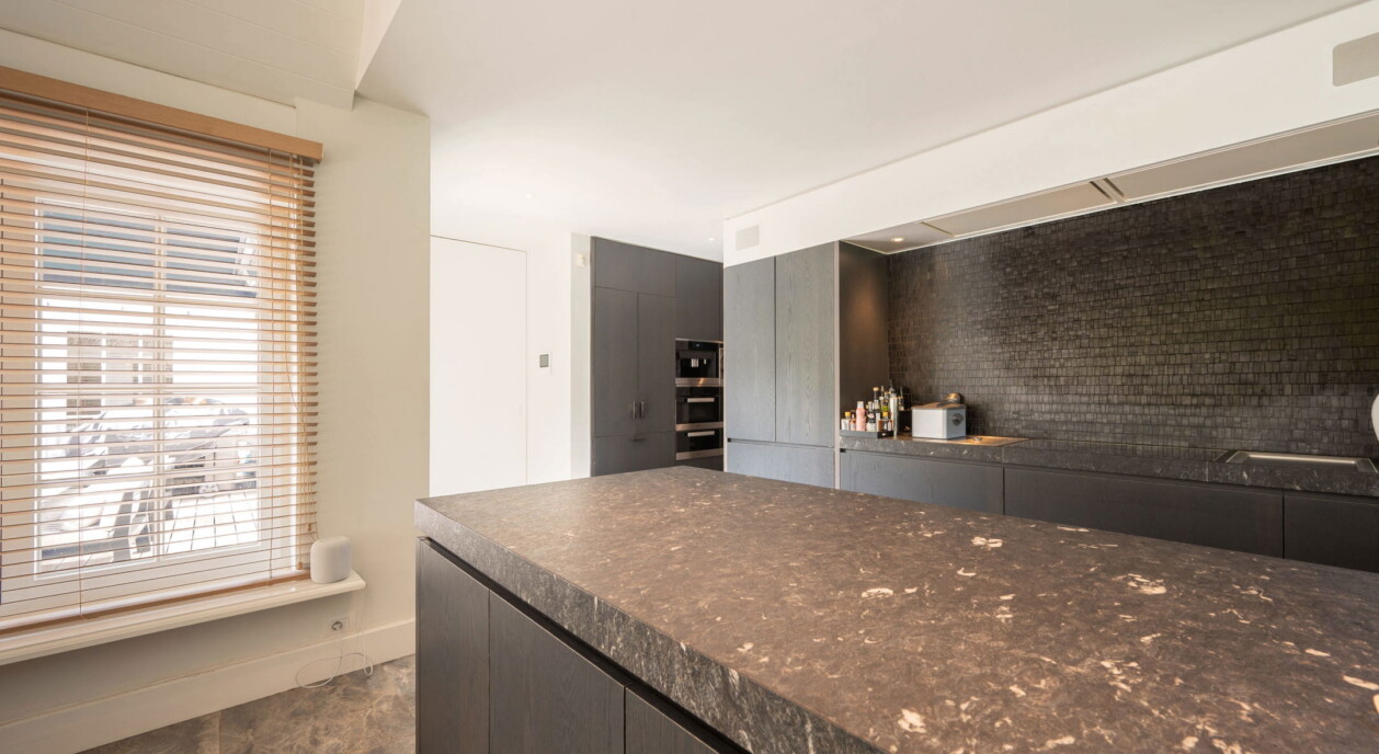 zuid-gerichte-tuin-zwembad-7671892-202607071110-13