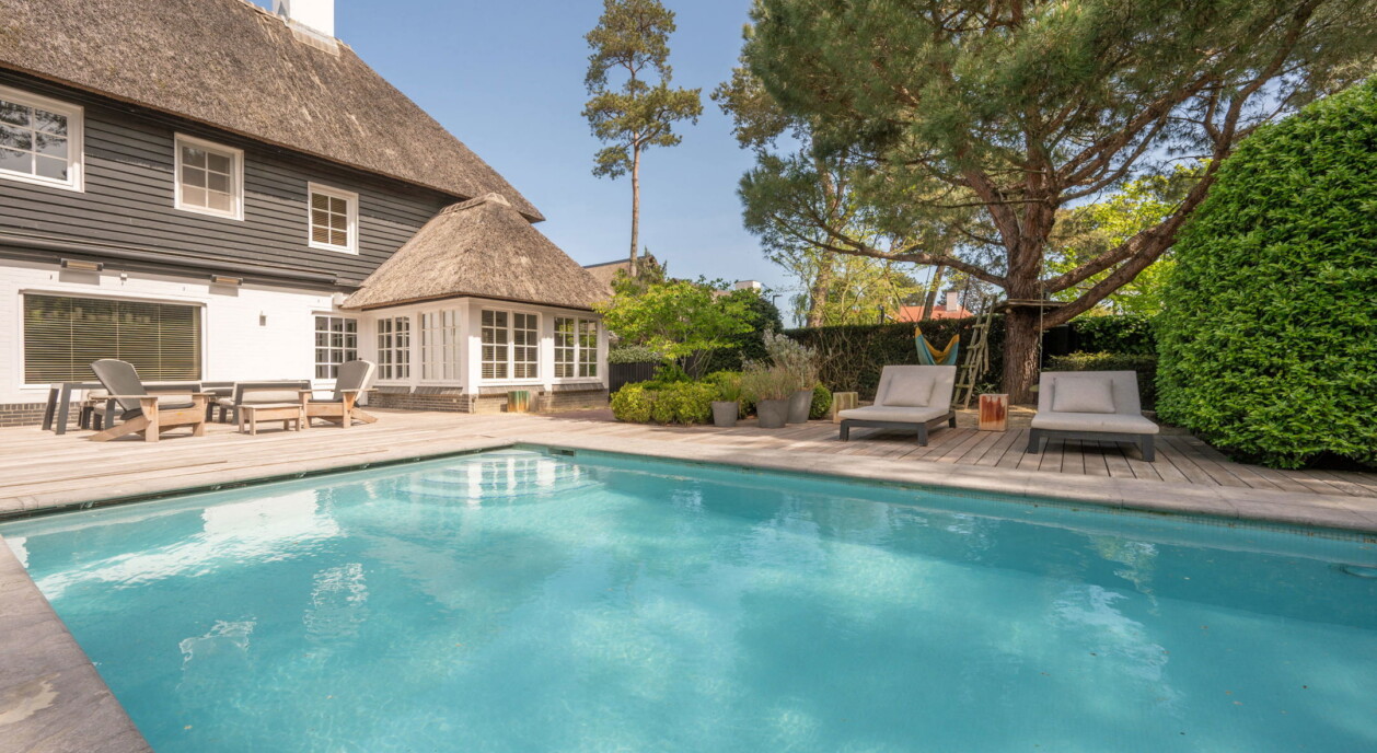 zuid-gerichte-tuin-zwembad-7671892-202607071110-2