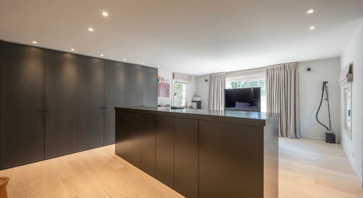 zuid-gerichte-tuin-zwembad-7671892-202607071111
