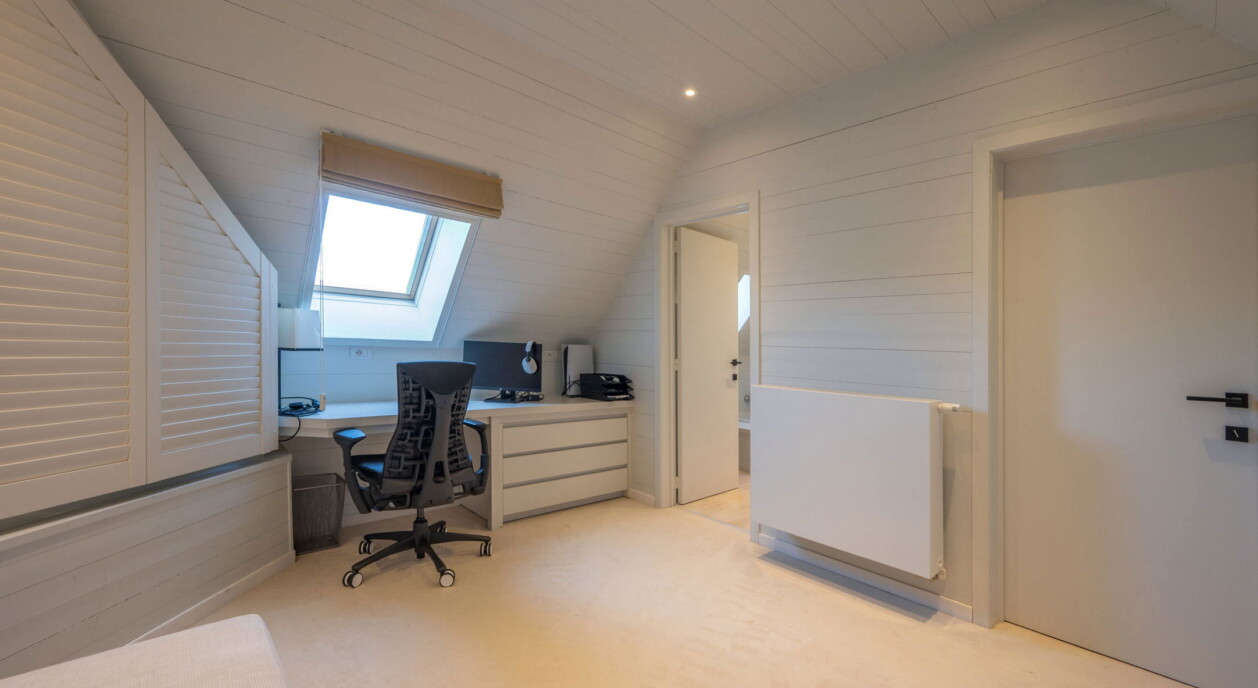 zuid-gerichte-tuin-zwembad-7671892-202607071111-3