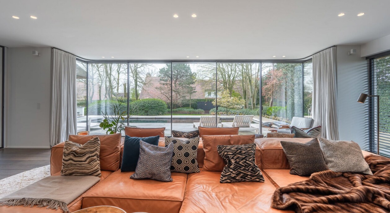 zuid-gerichte-prachtige-tuin-met-zwembad-uitkijkend-op-het-zwin-7681213-202605041750-5