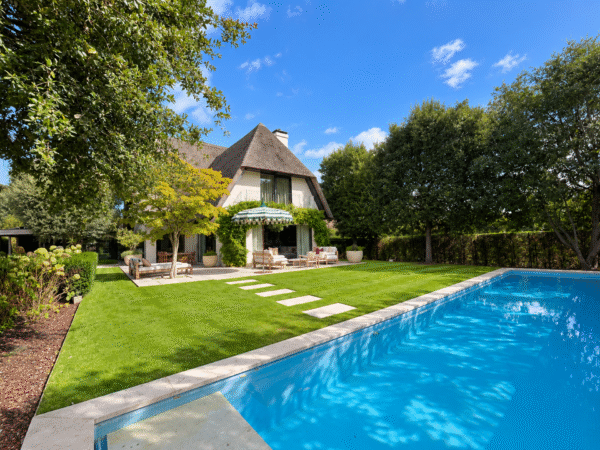piscine poolhouse cave