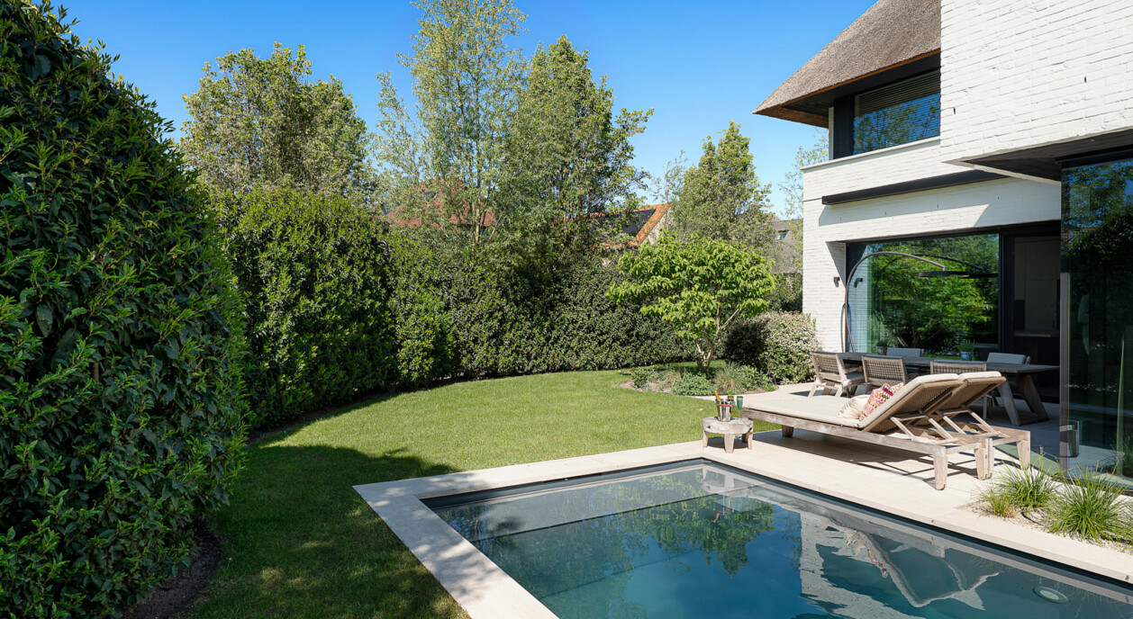 zwembad-moderne-villa-7899322-202610091133-1