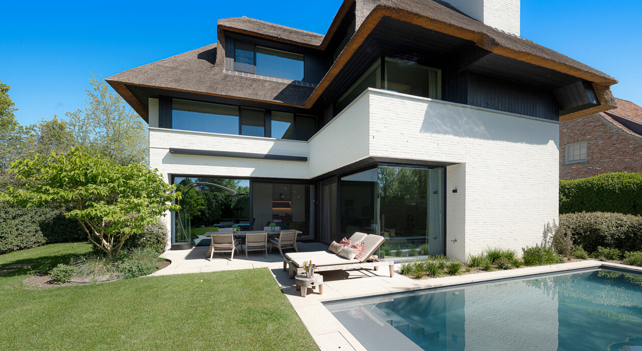 zwembad-moderne-villa-7899322-202610091134-8